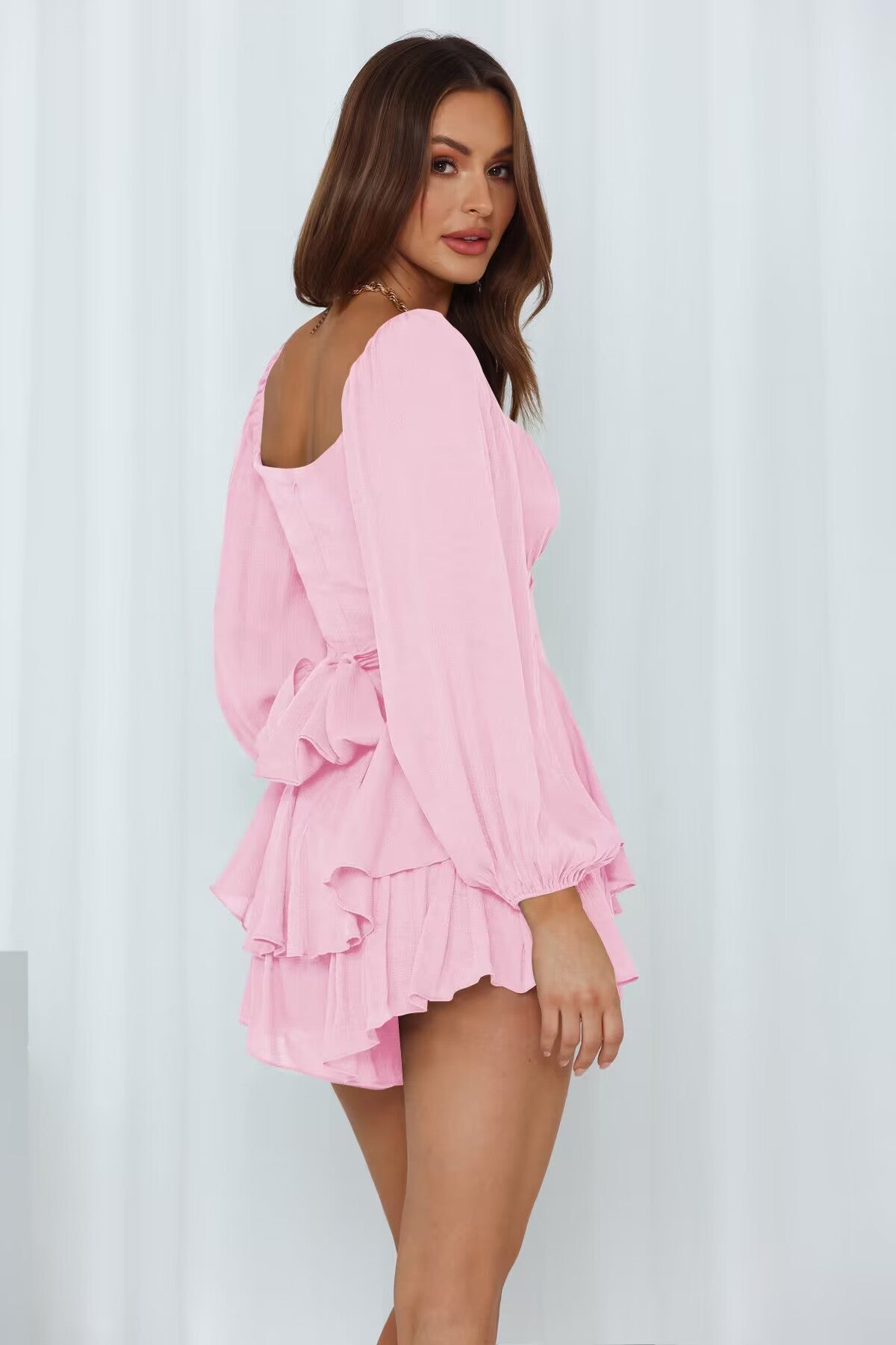 Rosa Minikleid mit langen Ärmeln