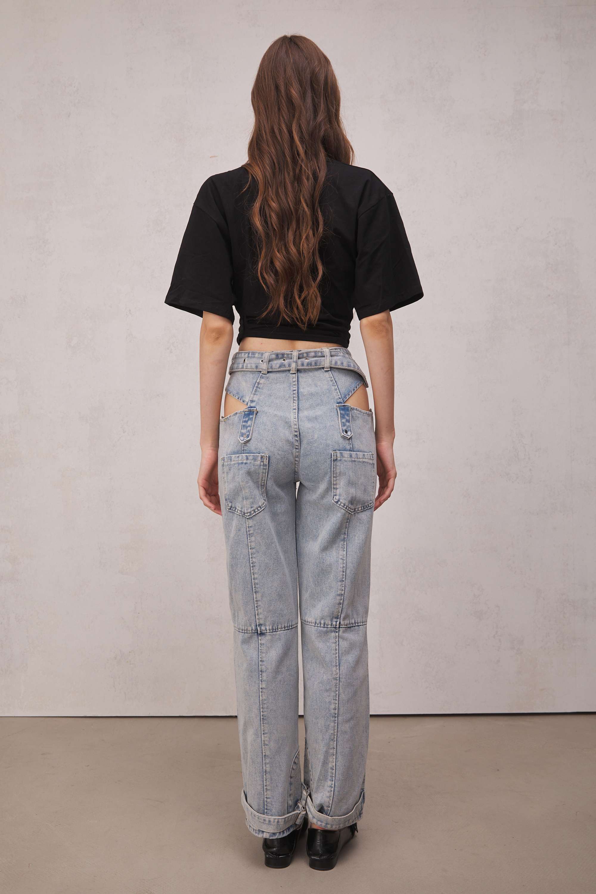 Emmalyn Ruched Flower T Shirt In Black