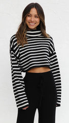Schwarzes, gestreiftes, langärmliges Crop-Top aus Strick