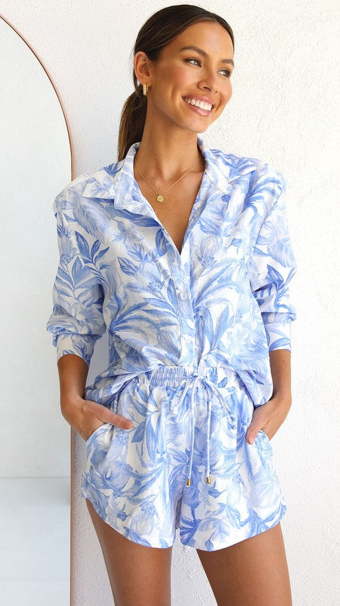 Blaues Button-Down-Hemd mit Blumenmuster