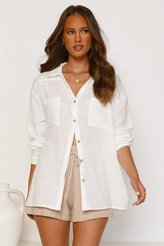 Weißes, einfarbiges Button-Down-Hemd