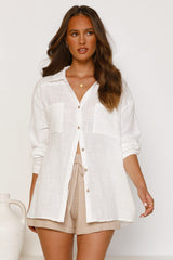 Weißes, einfarbiges Button-Down-Hemd