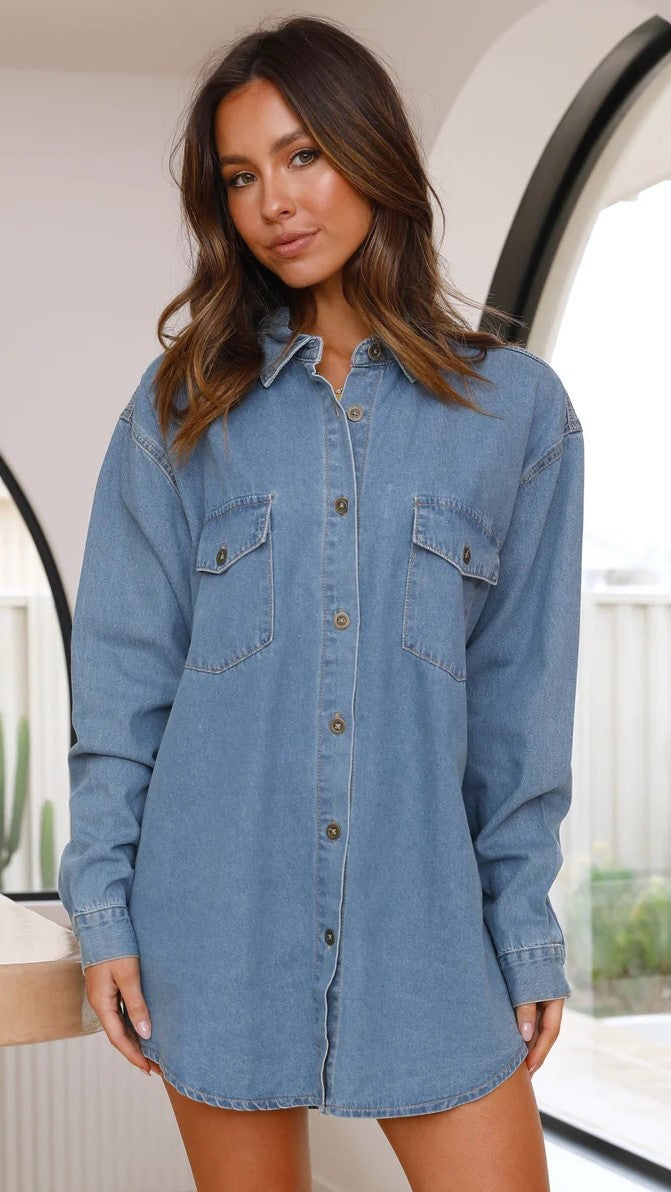 Blaues Oversize-Jeanshemd mit Button-Down-Kragen