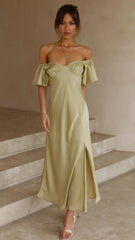 Olivgrünes schulterfreies Midikleid