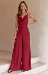 Weinroter Jumpsuit mit weitem Bein
