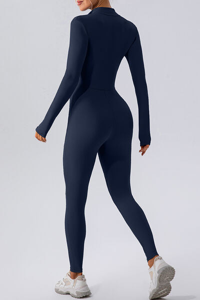 Aktiver Jumpsuit mit Stehkragen und halbem Reißverschluss