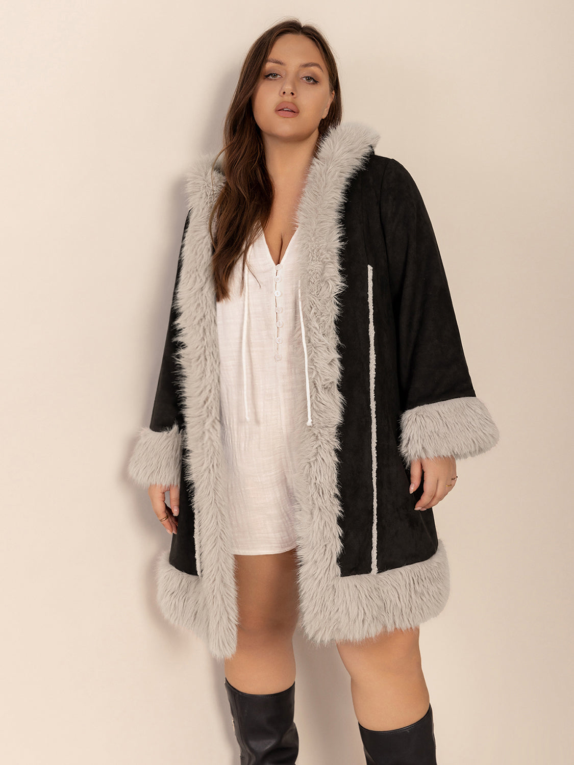 Plus Size Mantel mit flauschigem Besatz und offener Vorderseite, langen Ärmeln und Kapuze