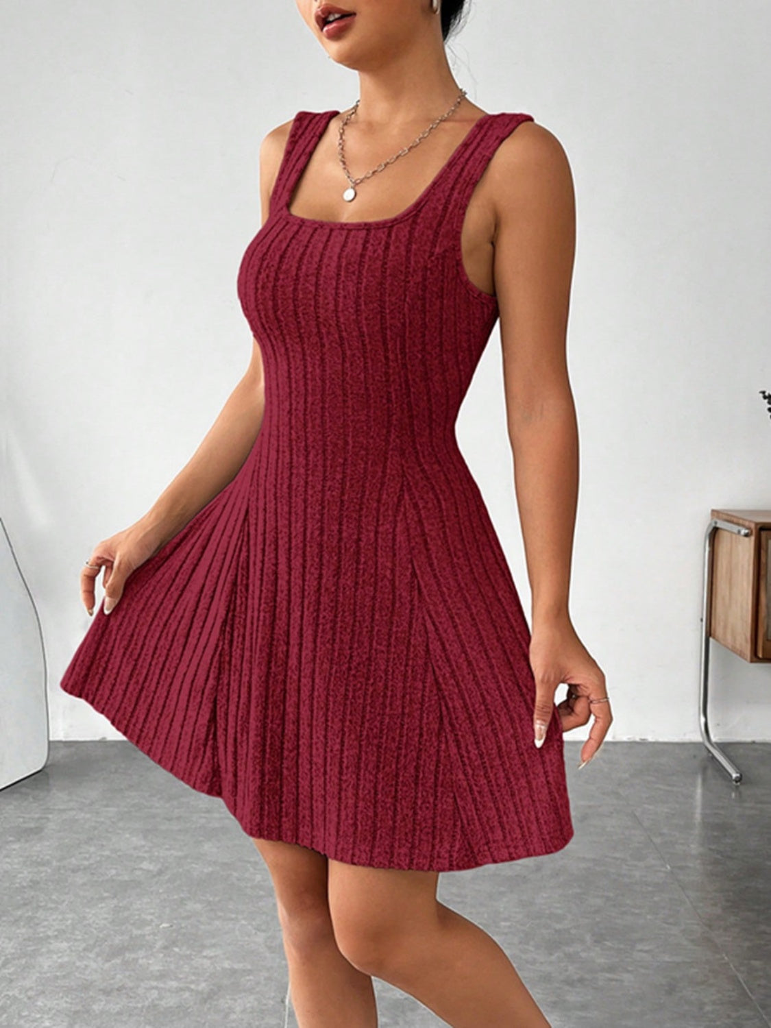 Set aus Kleid mit breiten Trägern und langärmligem Oberteil mit Kapuze
