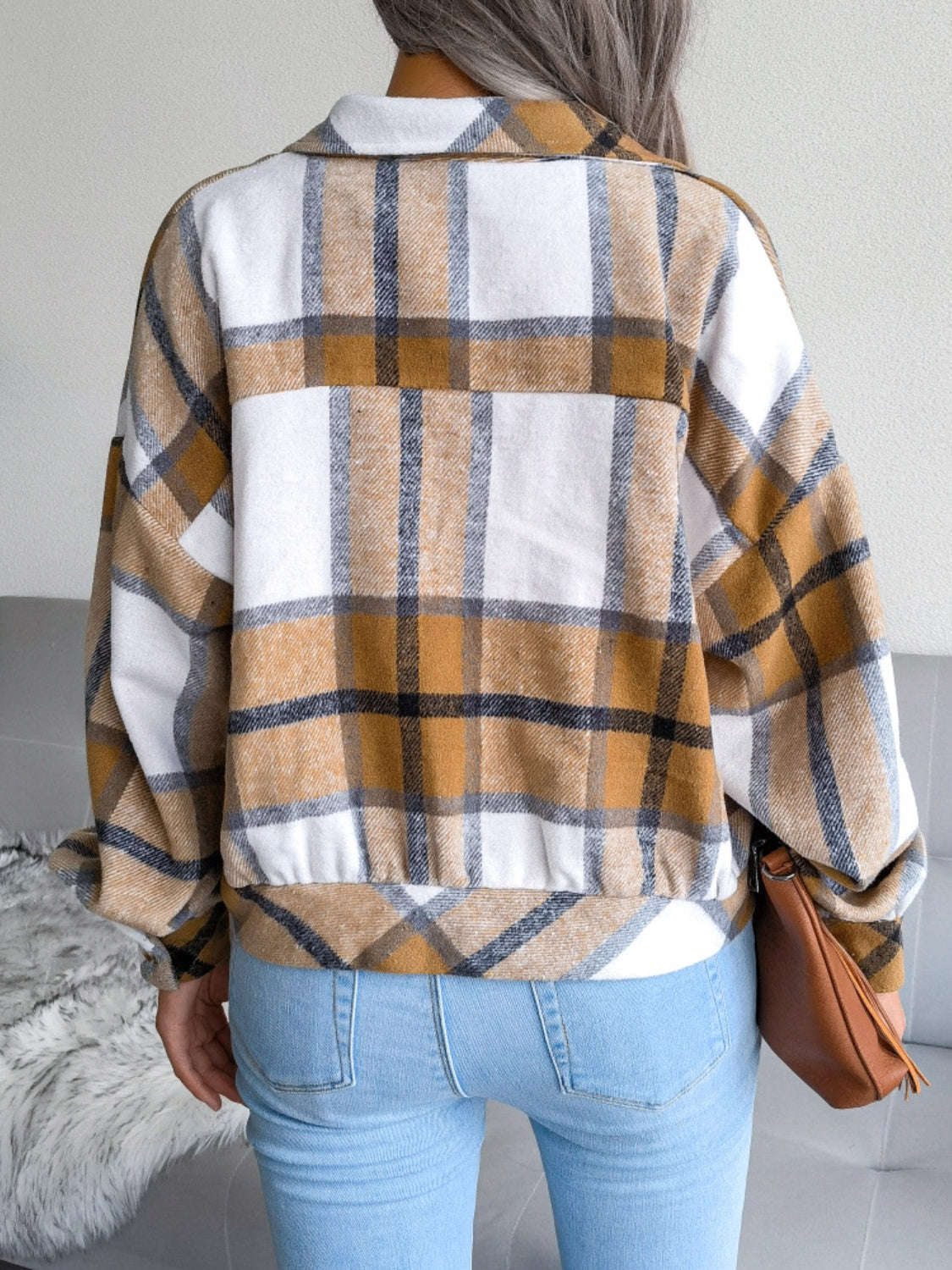 Karierte Jacke mit Kragen und langen Ärmeln