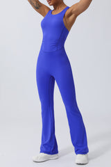 Ärmelloser Jumpsuit mit überkreuzten breiten Trägern