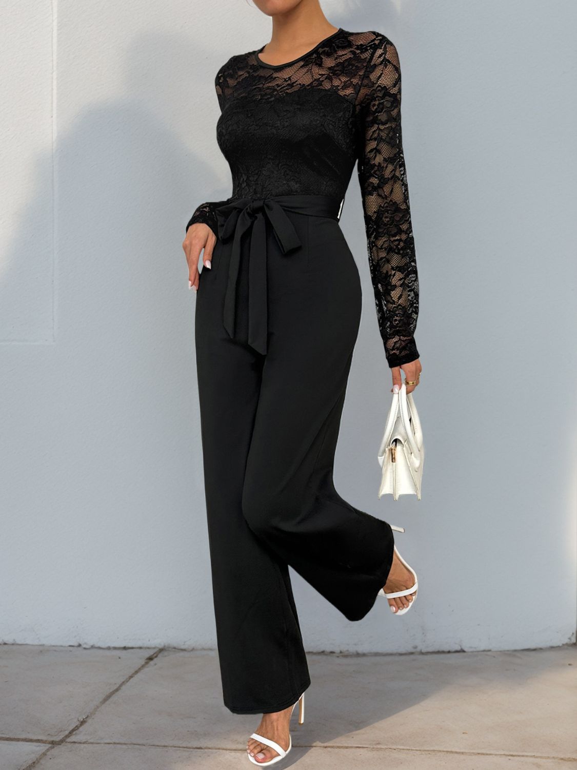Perfee – Langärmliger Jumpsuit mit Rundhalsausschnitt und Spitze