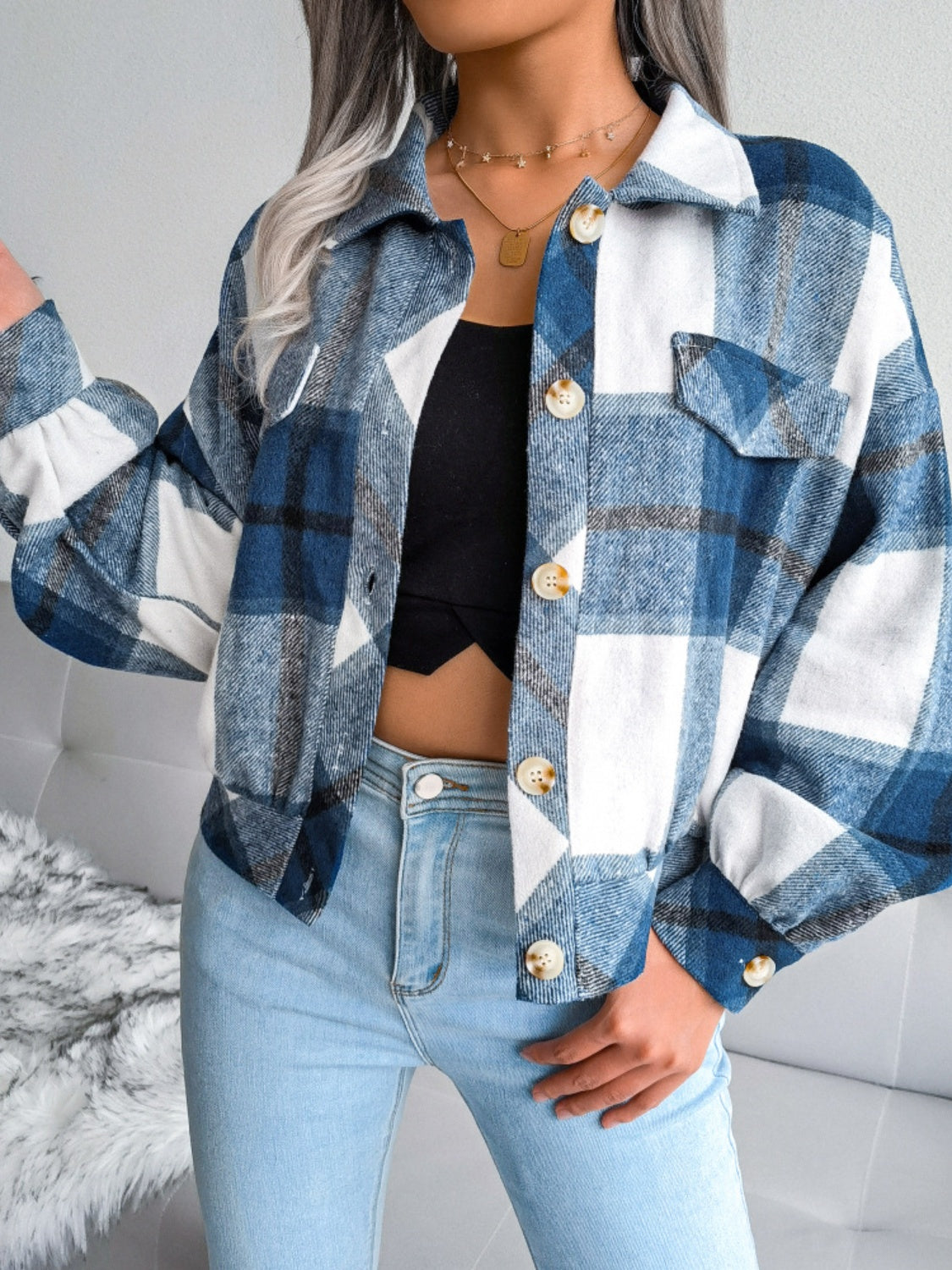 Karierte Jacke mit Kragen und langen Ärmeln