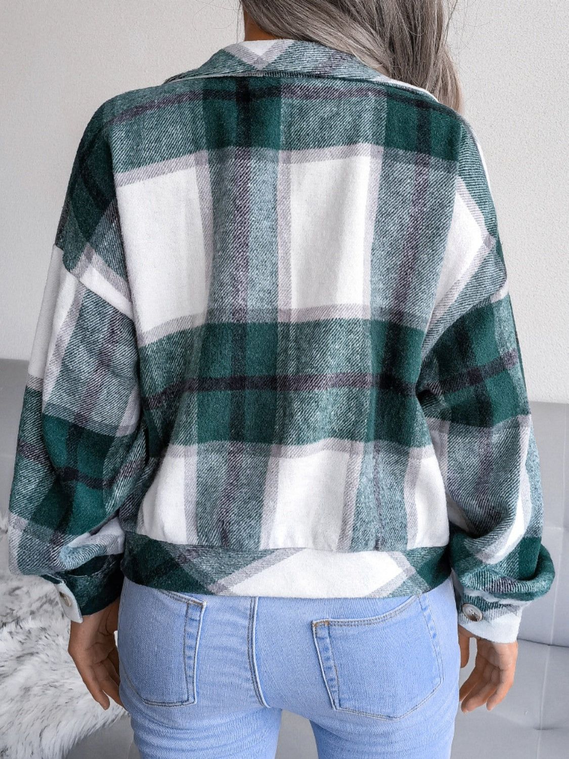 Karierte Jacke mit Kragen und langen Ärmeln