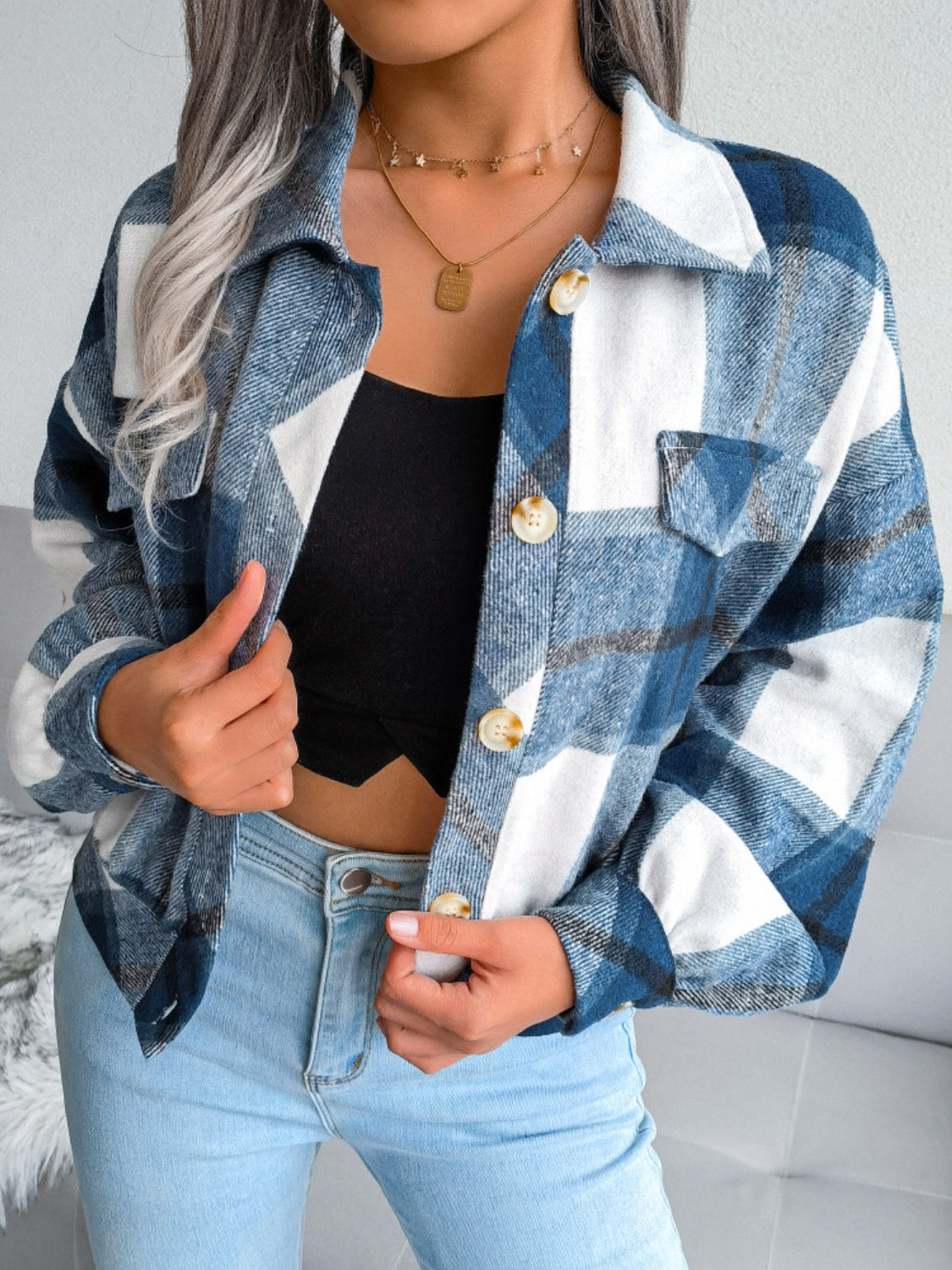 Karierte Jacke mit Kragen und langen Ärmeln