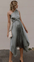 Olivgrünes One-Shoulder-Midikleid