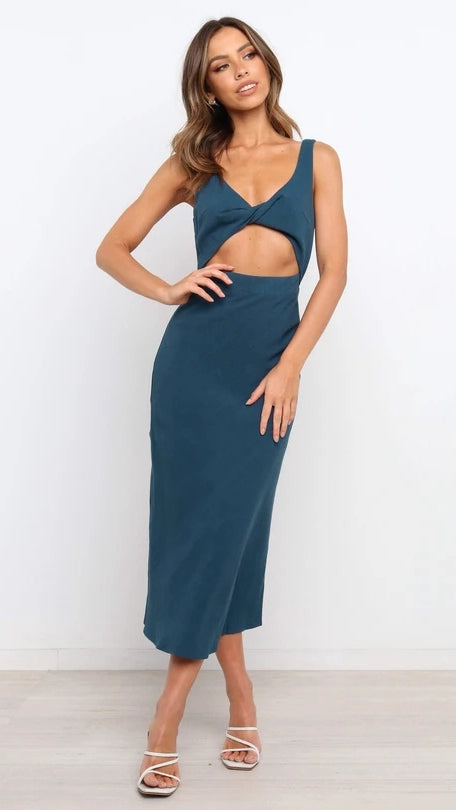Marineblaues, figurbetontes Strickkleid mit Cut-outs