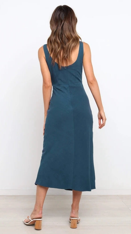 Marineblaues, figurbetontes Strickkleid mit Cut-outs