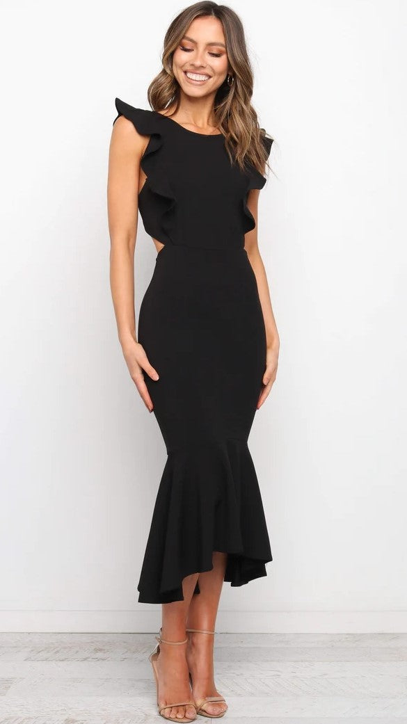 Schwarzes, figurbetontes Midikleid mit Flügelärmeln