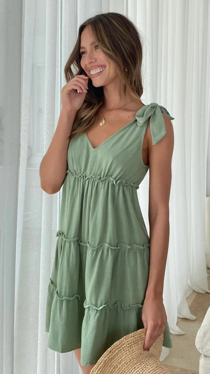 Olivgrünes, gestuftes Minikleid mit Schulterschnürung